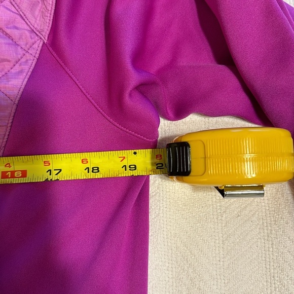 Under Armour Woman’s Semi-Fitted Cold Gear Jacket - Picture 6 of 9